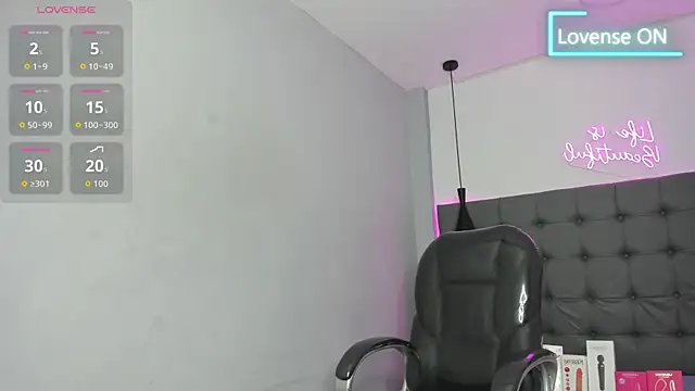 scarletcherry18 Adlı Modelin Canlı XXX Sohbeti