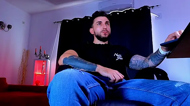 MightyAaron66 Chat XXX in diretta