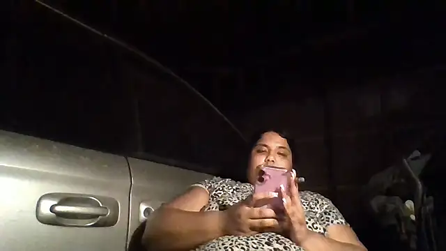 1n0nlythroat's Live XXX Chat