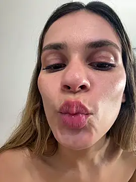 cuteluci_のライブXXXチャット