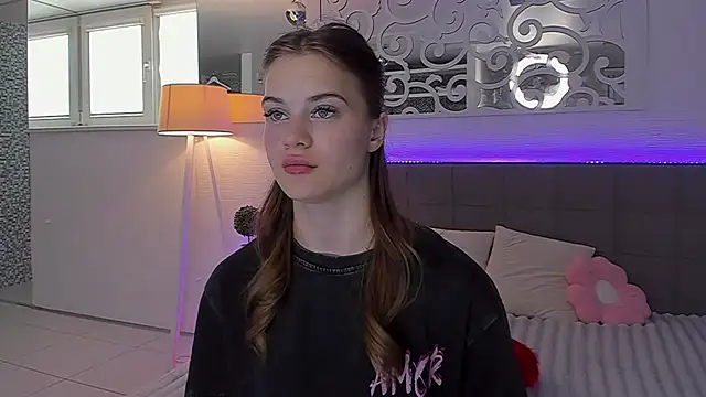 צ'אט XXX בשידור חי של LuisaClover