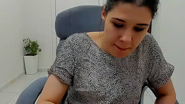 دردشة Joannia الجنسية المباشرة