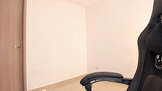 skinnyy__16's Live XXX Chat