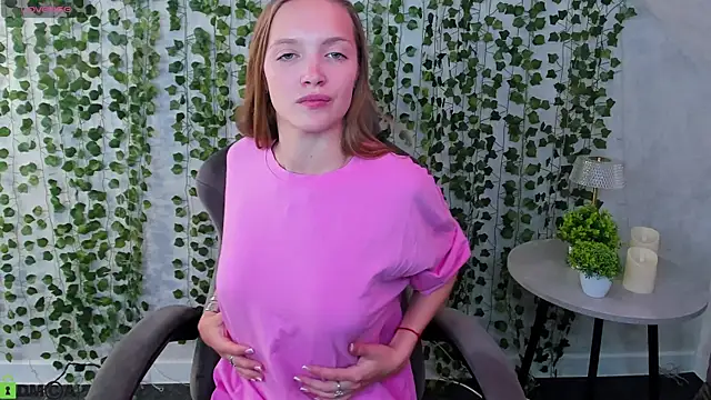 Chat +18 de Neelly_Collins ao vivo