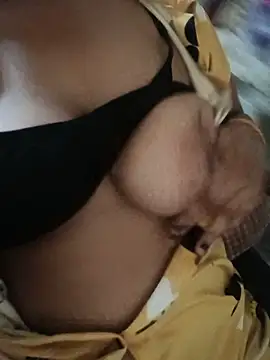 צ'אט XXX בשידור חי של hotangel321