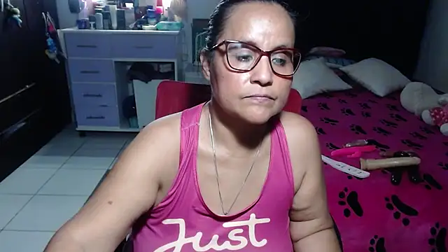 pervert_mommy_'s Live XXX Chat