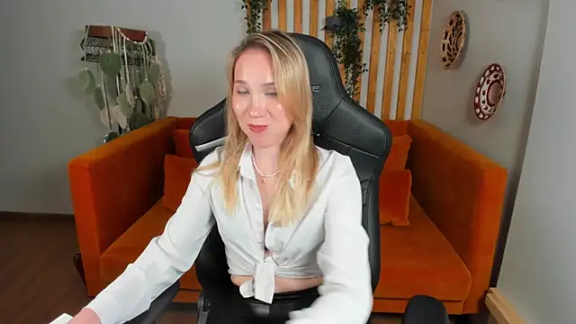 Chat XXX en directo de ElaraVoltage