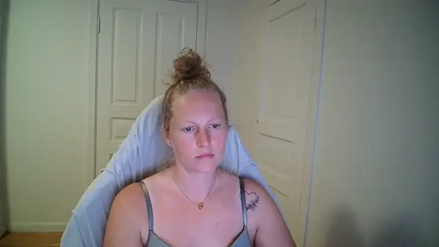 Chat +18 de Girlnina-1995 ao vivo