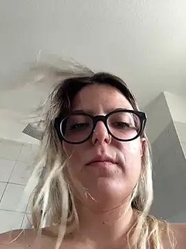 dolcehelena993's Live XXX Chat