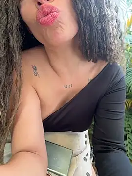 roxyrougee Adlı Modelin Canlı XXX Sohbeti