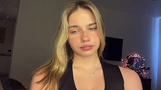 צ'אט XXX בשידור חי של EarthaStinett