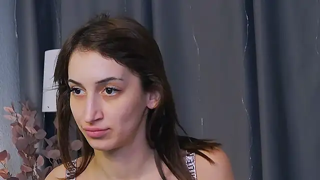 Chatroom XXX en direct de SofiaHill