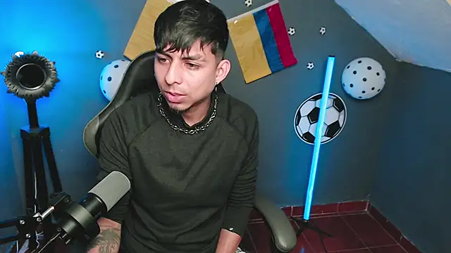 ALPHA_LATINO: απευθείας συνομιλία ΧΧΧ