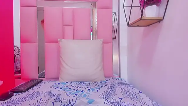 Katecurvy_hot69 现场XXX聊天