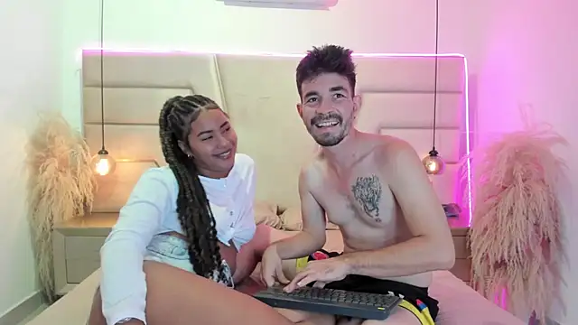 Luna_and_Axell Show in webcam