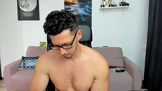 BrutusK08n Live XXX chat