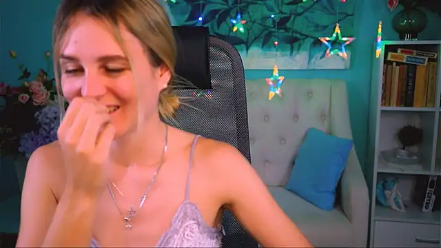 DeboraLarson Adlı Modelin Canlı XXX Sohbeti