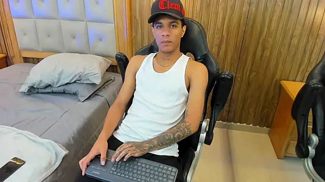 XXX chat uživo modela Mael_Jason