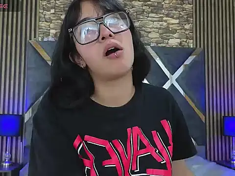 Amy_channel Adlı Modelin Canlı XXX Sohbeti