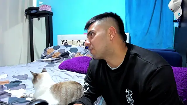 LazyandSniffer28 live XXX chat