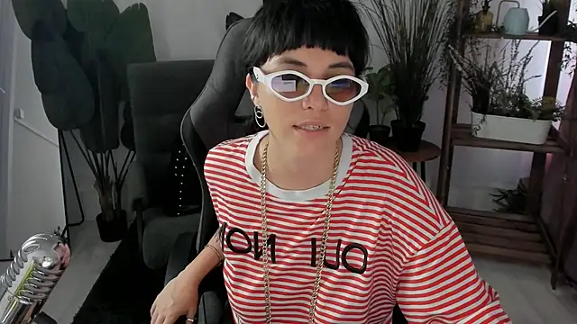 XXX chat uživo modela NeoGeisha
