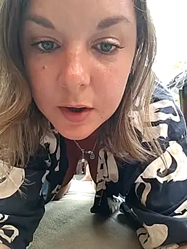 SwedishJenniferのライブXXXチャット