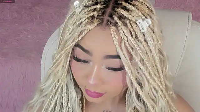 conny__curly Adlı Modelin Canlı XXX Sohbeti