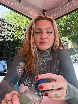 AlexandraWildd élő XXX-chatje