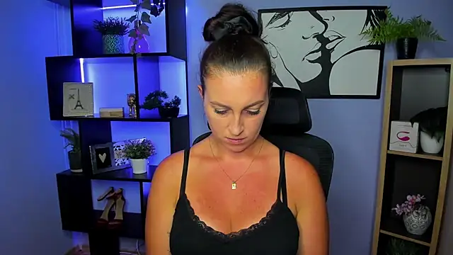 XXX chat uživo modela FUN_AMI