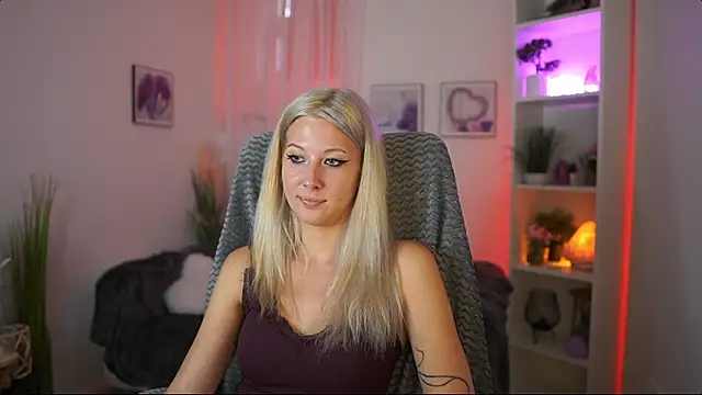 EmilySwann_ Live XXX-chat