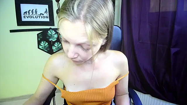 EmillyPlay – Naživo XXX chat