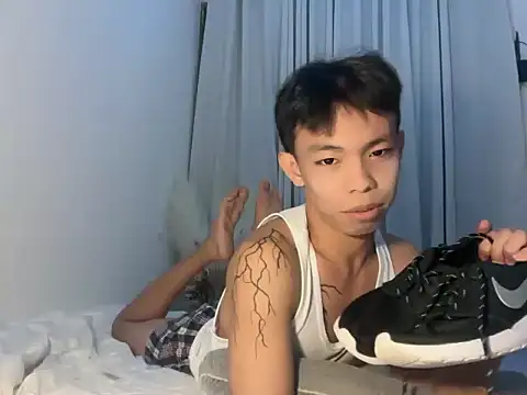 hottasianboy élő XXX-chatje