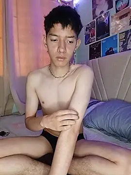 heyy_noah11 Adlı Modelin Canlı XXX Sohbeti