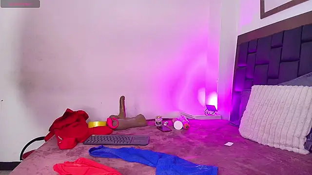 EllenaBoobs_ Adlı Modelin Canlı XXX Sohbeti