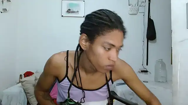 angelamarie1 Adlı Modelin Canlı XXX Sohbeti