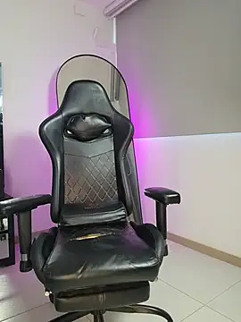 johnjaguar1_ Adlı Modelin Canlı XXX Sohbeti