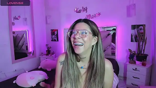 צ'אט XXX בשידור חי של Karly_moon