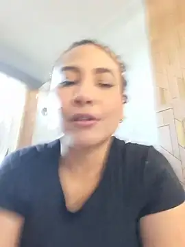 JuliRamirez élő XXX-chatje