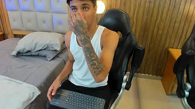 Chat +18 de Mael_Jason ao vivo
