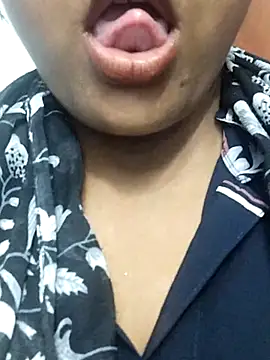 Laxmi_89's Live XXX Chat