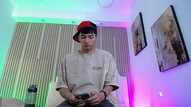AdrianStark_ XXX чат на живо