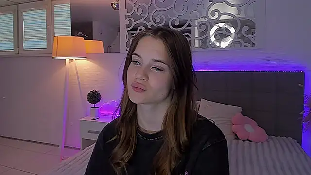 XXX chat uživo modela LuisaClover