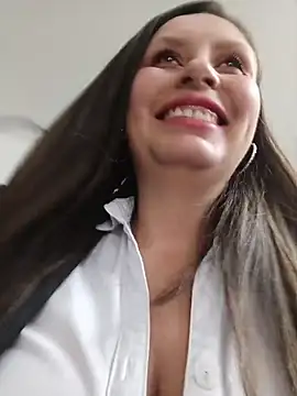 LIA--23n Live XXX chat