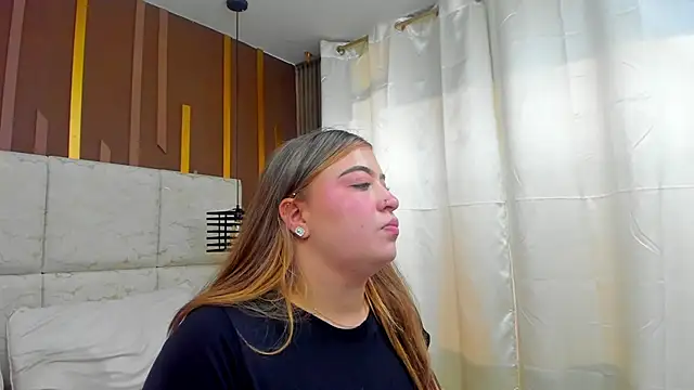 AmbarGills' Live XXX Chat