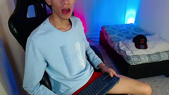 YorYo_hot's Webcam Show
