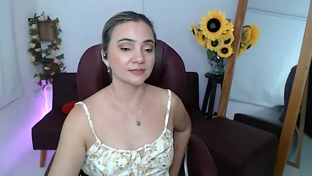 ana_milf Adlı Modelin Canlı XXX Sohbeti