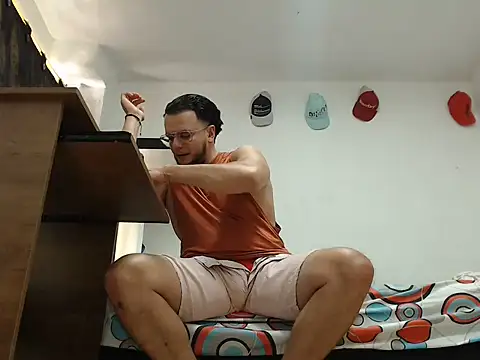 cloudsxxx Chat XXX in diretta