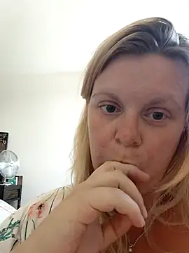 pinkieMilfPUSY Chat XXX in diretta