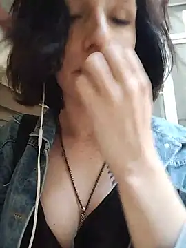 MickeQuinee লাইভ XXX চ্যাট