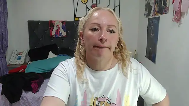 emperabigbootybigass' Live XXX Chat